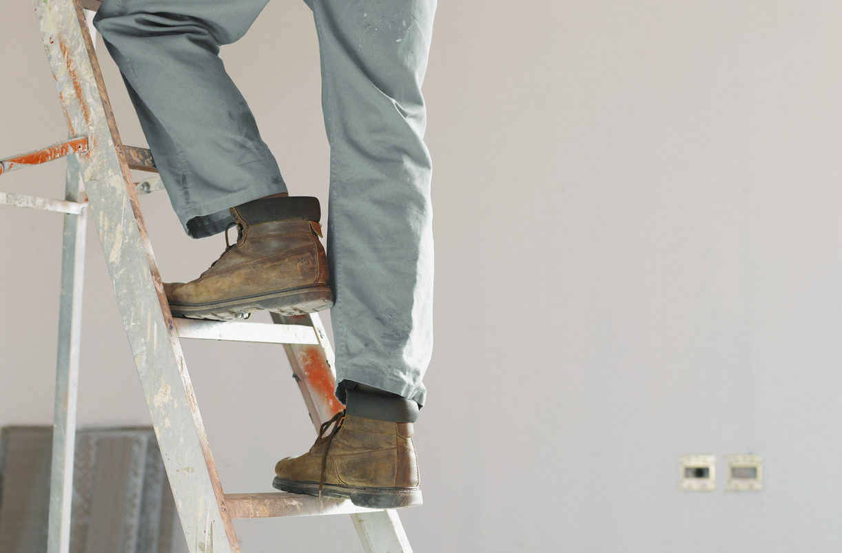 Ladder Using Posture Using Ladders Safely | Merchants Insurance Group - Earning Your ...