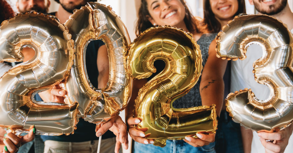 Gold balloons reading "2023"