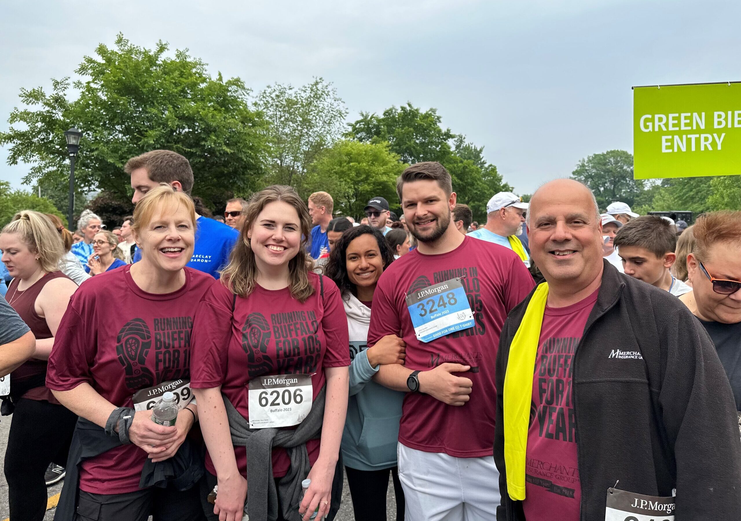 Merchants colleagues smile at the starting line of the Corporate Challenge