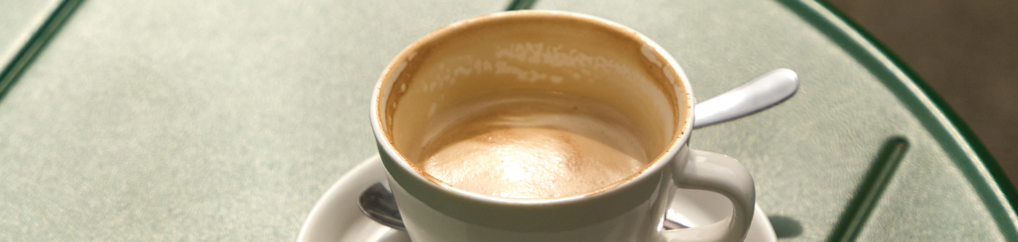 coffee or latte in mug on cafe patio